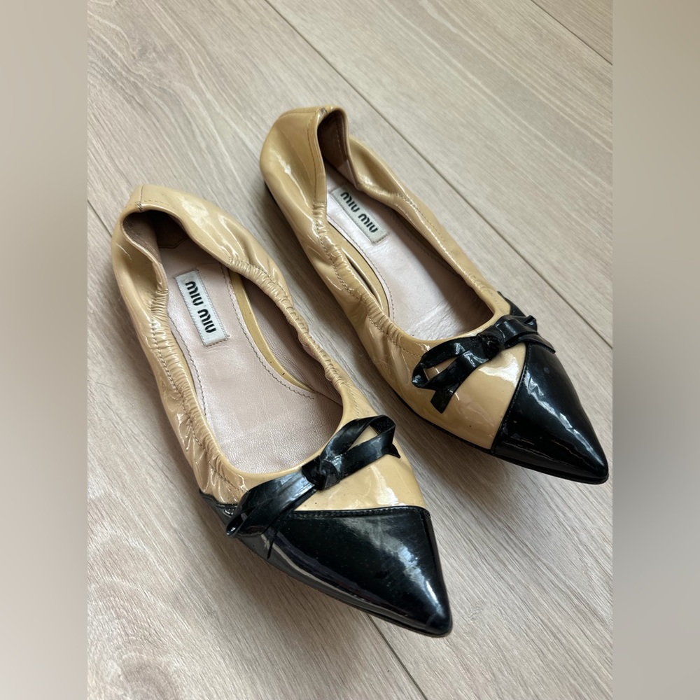 MIU MIU Patent Leather Beige & Black Pointed Toe Ballet Flat  37.5 PRELOVED